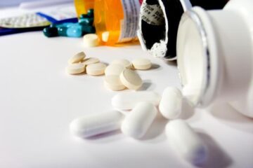 Atenție: Capsulele de vitamine se degradează la o săptămână de la deschiderea flaconului
