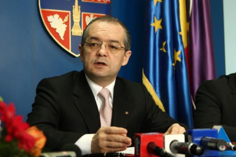 Premierul Emil Boc a vrut ca programul să fie operațional de luni, 8 martie, ca "un cadou pentru românce și români". Foto: CAPP