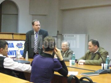 Prof. Vasile Efros, scriitorul Mihai Vicol și prof. Florin Pintescu