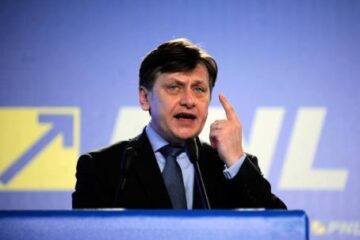 Crin Antonescu: „Îmi voi petrece următorii trei ani ca să îndeplinesc un mandat politic pe care l-am luat azi”. Foto: MEDIAFAX