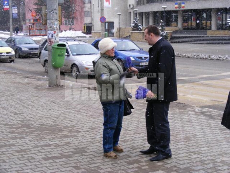 Harșovschi a oferit, ieri, 500 de zambile reprezentantelor sexului frumos