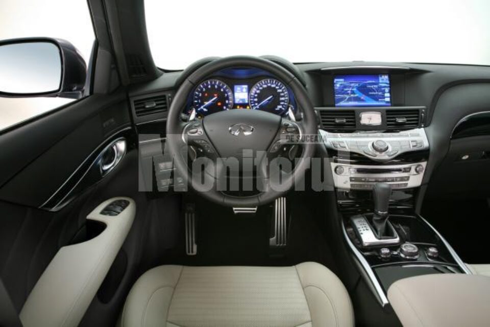 Infiniti M
