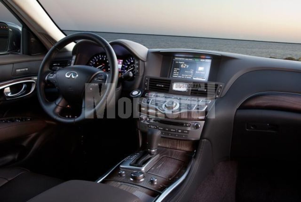 Infiniti M