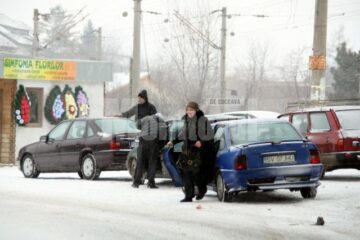 Călători aduși din Burdujeni sub pasarela CFR de la Ițcani