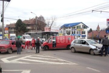 Atunci când este anunțat un accident rutier, ISU Suceava trimite la fața locului echipajul de Descarcerare și Salvarea