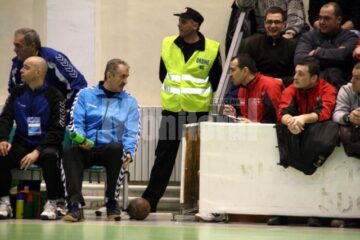 Deși a stat în tribune, Leonard Bibirig a comunicat mereu cu directorul tehnic Petru Ghervan