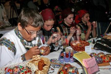 Trei zile de tradiții: Festivalul Național al Ouălor Încondeiate, ediția a VII-a, la Ciocănești