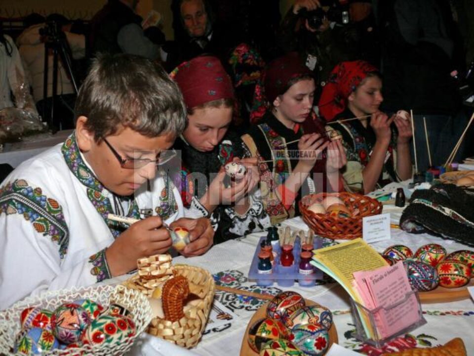 Trei zile de tradiții: Festivalul Național al Ouălor Încondeiate, ediția a VII-a, la Ciocănești