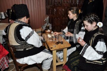 Tradiții: Concursul interjudețean „Oul închistrit”, la Paltinu