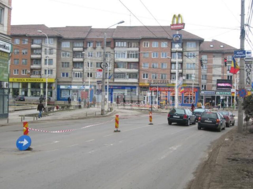 Semnalizarea rutieră corespunzătoare, amenajată la o oră după ce strada era deja închisă Semnalizarea rutieră corespunzătoare, amenajată la o oră după ce strada era deja închisă