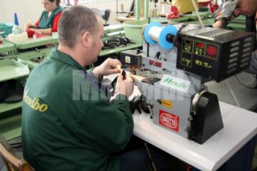 Fabricat în Suceava: Suceveanul cu papuci de milioane de euro