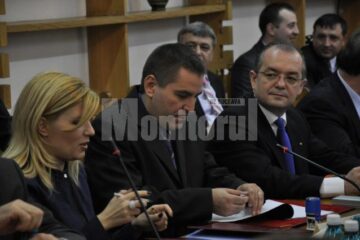 Contractul a fost semnat de ministrul Dezvoltării Regionale și Turismului, Elena Udrea, și de primarul orașului Siret, Adrian Popoiu