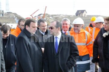 Emil Boc a vizitat în cursul zilei de ieri șantierul șoselei de centură, fiind însoțit de Radu Berceanu, Gheorghe Flutur, și Ion Lungu