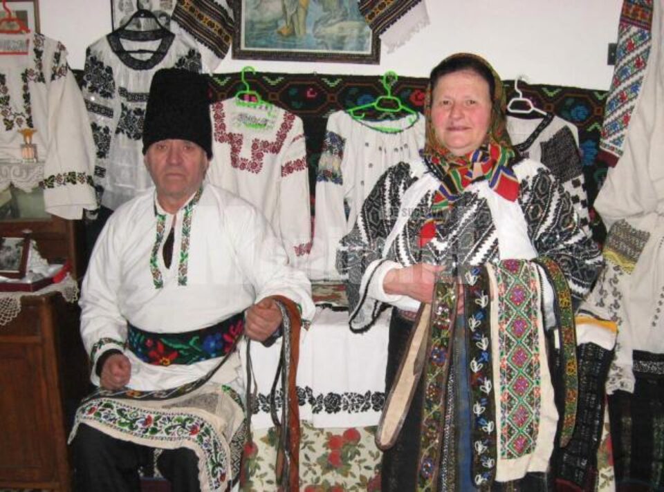 Vasile și Floarea Ilițoi, cu odoarele lor