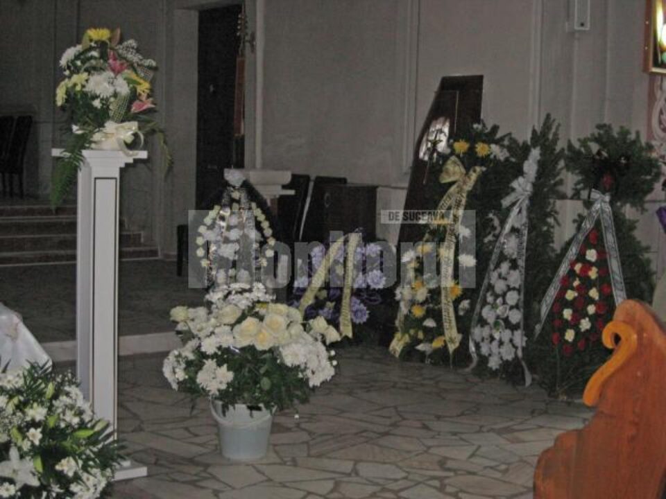 Drumul spre veșnicie: Coroane de flori și lacrimi, la căpătâiul preotului Ștefan Babiaș, decan de Bucovina Drumul spre veșnicie: Coroane de flori și lacrimi, la căpătâiul preotului Ștefan Babiaș, decan de Bucovina