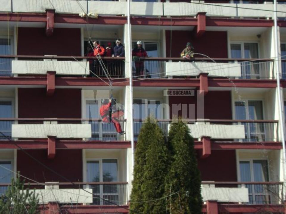 Exercițiu tactic al Inspectoratului pentru Situații de Urgență Suceava, la hotelul „Călimani” Exercițiu tactic al Inspectoratului pentru Situații de Urgență Suceava, la hotelul „Călimani”