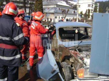 Pentru a crește dificultatea exercițiului tactic, a fost „aranjat” și un accident rutier, chiar în apropierea hotelului, cu două victima încarcerate