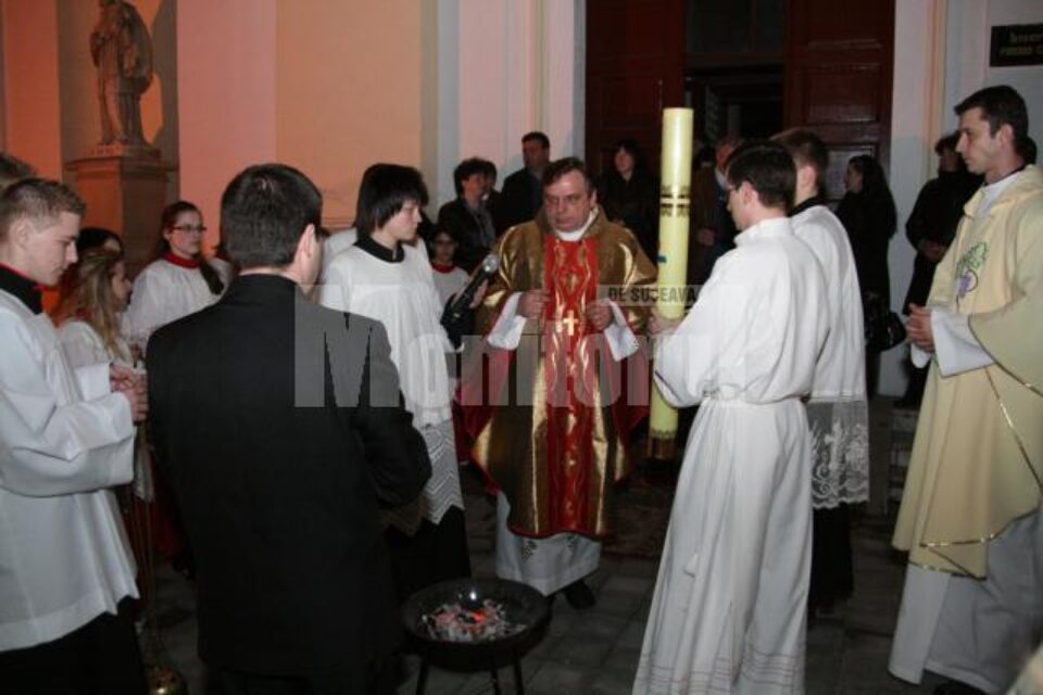 Preotul paroh Stefan Babiaș, anul trecut la slujba de Înviere