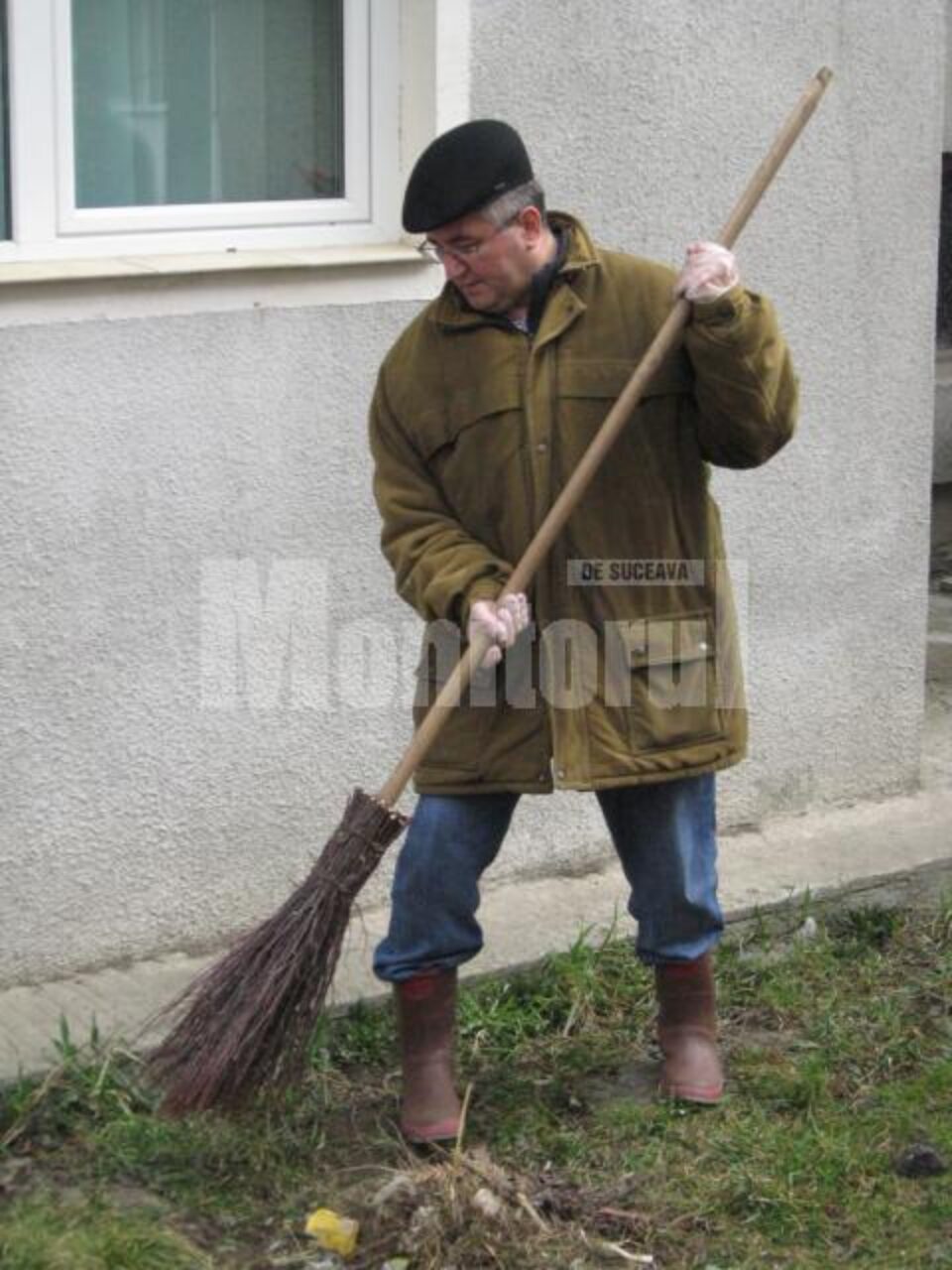 Ion Lungu a dat startul curățeniei de primăvară în cartierele Sucevei