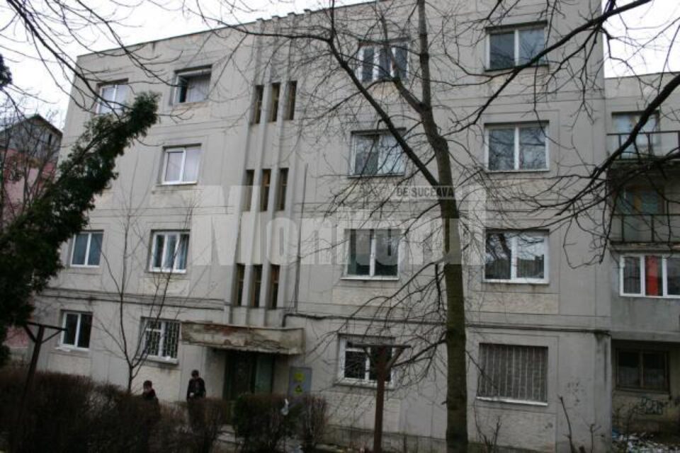 Situație extremă în blocul de garsoniere de pe strada Dimitrie Cantemir, nr. 3, în apropiere de Colegiul de Industrie Alimentară Suceava Situație extremă în blocul de garsoniere de pe strada Dimitrie Cantemir, nr. 3, în apropiere de Colegiul de Industrie Alimentară Suceava