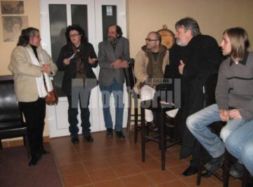 Aflăm că, întrucât autorul este de negăsit, expoziția este declarată deschisă