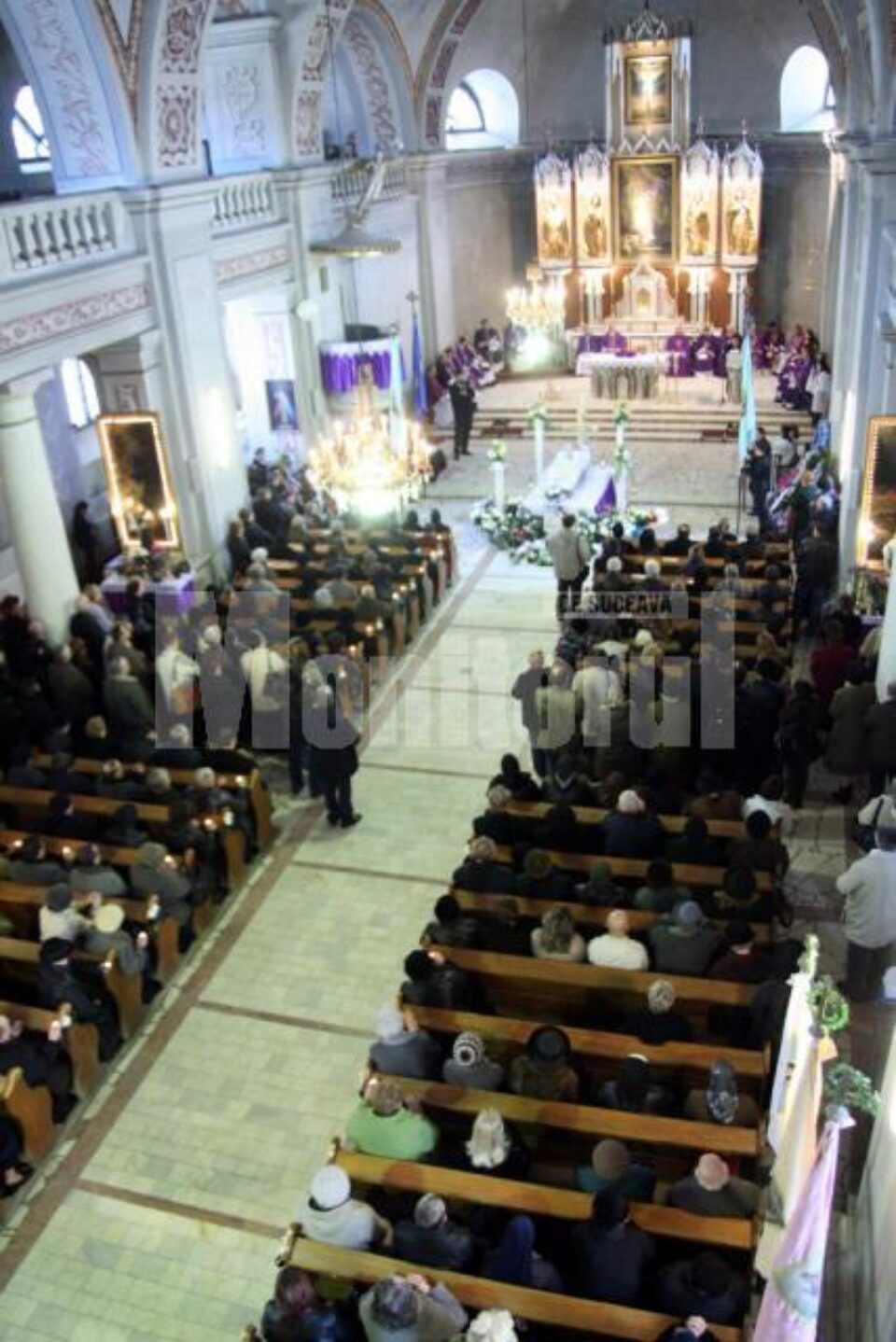 Sute de suceveni au participat la Sfânta Liturghie cu requiem, în amintirea preotului paroh Ștefan Babiaș Sute de suceveni au participat la Sfânta Liturghie cu requiem, în amintirea preotului paroh Ștefan Babiaș