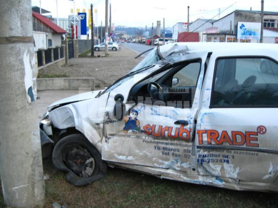 Dacia Logan a intrat în fața unui tir înmatriculat în Polonia