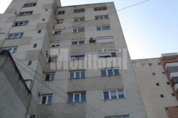 Bărbatul s-a aruncat de la etajul șapte al acestui bloc