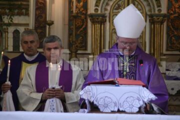 Excelenta Sa Aurel Perca , episcop auxiliar de Iasi