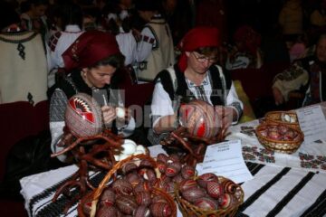 Mâine începe Festivalul Național al Ouălor Încondeiate de la Ciocănești