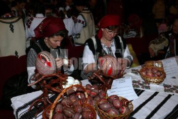 Duminică, începând cu ora 13:00, va fi lansat concursul cu premii al Festivalului Ouălor Încondeiate de la Moldovița
