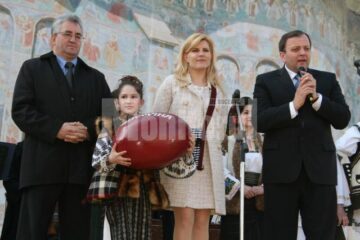 Elena Udrea a participat, pentru al doilea an consecutiv, la deschiderea evenimentelor din cadrul proiectului „Paștele în Bucovina”