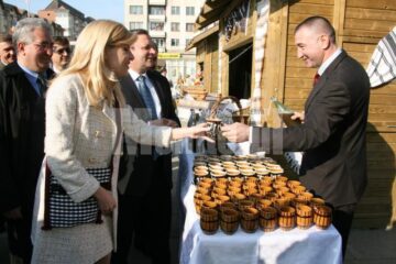 La Suceava: Udrea a deschis Târgul de Paște