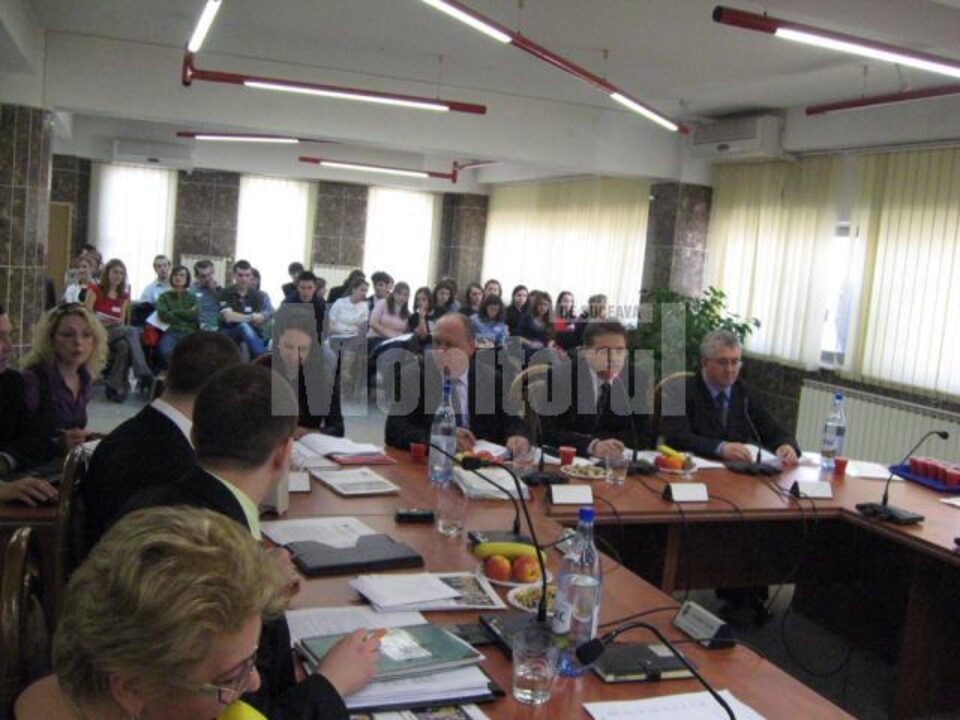 30 de elevi ai Colegiului Național „Petru Rareș” au urmărit cum se desfășoară ședințade CL 30 de elevi ai Colegiului Național „Petru Rareș” au urmărit cum se desfășoară ședințade CL