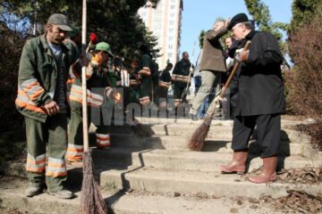 Ion Lungu: “Te miri ce gunoaie mai pot să apară pe aici și cât de multe deșeuri au fost aruncate în acest parc”