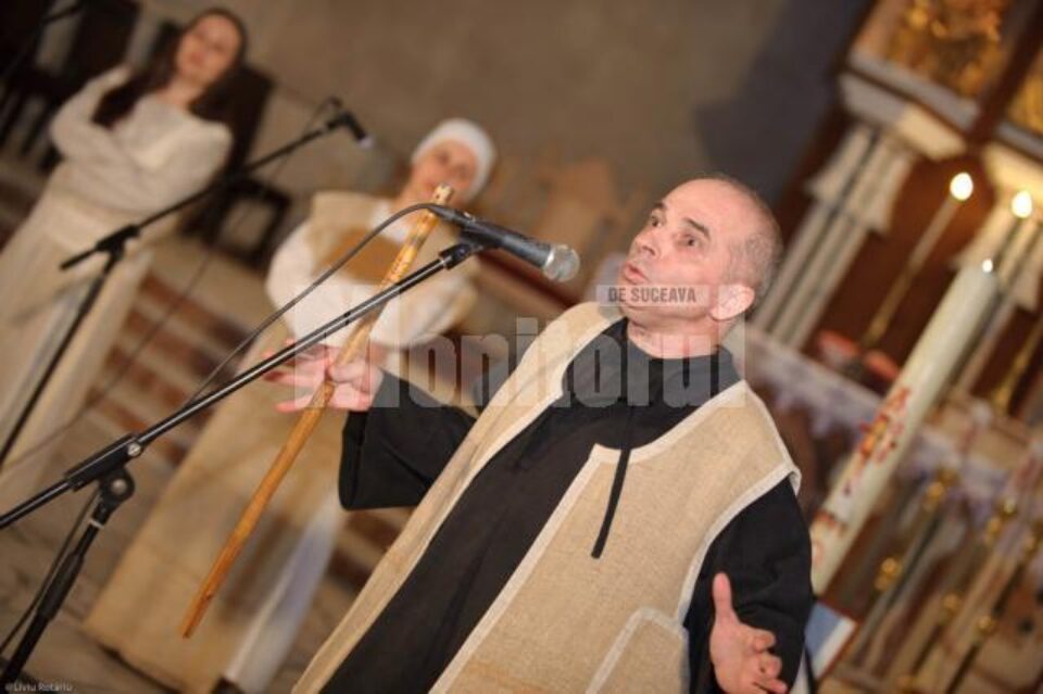 Grigore Leșe, în timpul concertului pascal „Pentru Eroi și Morminte” susținut de joi seara, în Catedrala Catolică din municipiul Suceava. Foto: Liviu Rotariu Grigore Leșe, în timpul concertului pascal „Pentru Eroi și Morminte” susținut de joi seara, în Catedrala Catolică din municipiul Suceava. Foto: Liviu Rotariu