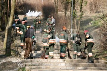Ecologizare: Peste 1000 de saci de gunoi adunați din parcul Șipote