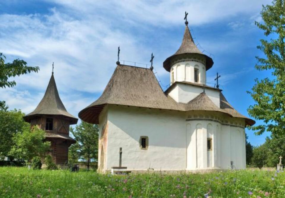 Biserica din Pătrăuți. Foto: Petru PALAMAR