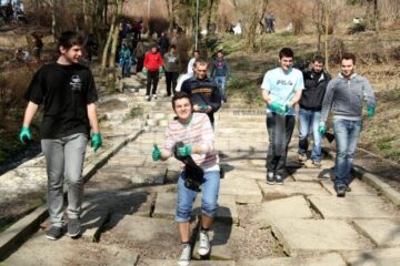 Ecologizare: Peste 1000 de saci de gunoi adunați din parcul Șipote