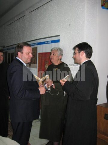 Președintele Gheorghe Flutur, arh. dr. Paraschiva Victoria Batariuc și pr. Gabriel Herea