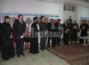 Moment de la deschiderea expoziției și lansarea cărții pr. Gabriel Herea