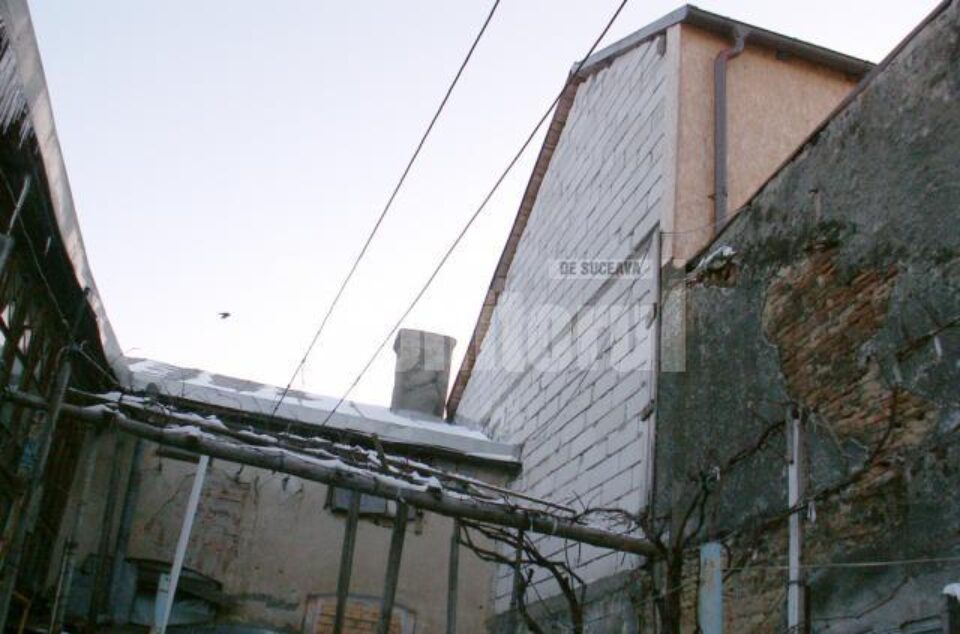 Coșmar: Doi bătrâni, „clienți” până în zori la discoteca vecinului