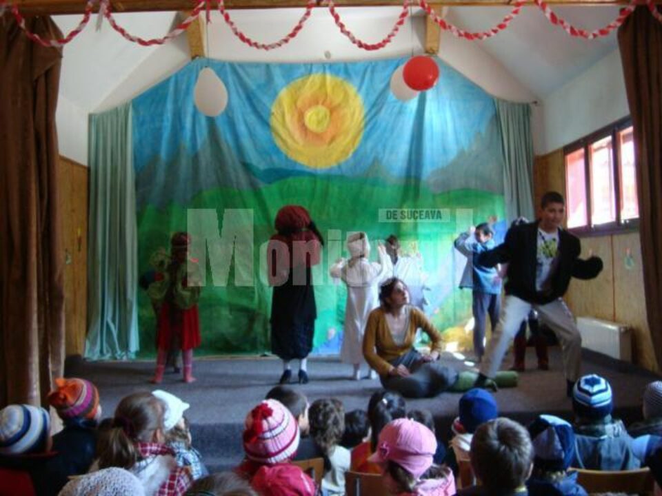 Grădinița „Sf. Ana”: Teatru pentru copii, cu voluntari din Franța, la Câmpulung