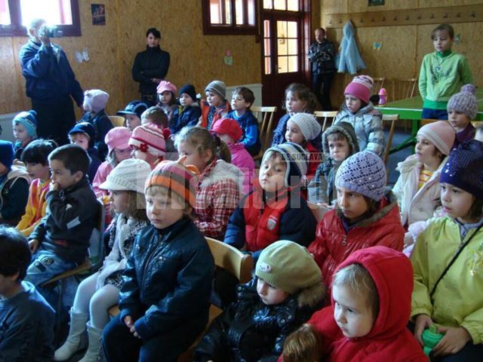 Grădinița „Sf. Ana”: Teatru pentru copii, cu voluntari din Franța, la Câmpulung