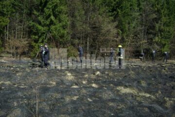Incendiul de la mănăstire s-a extins cu mare repeziciune din cauza vântului