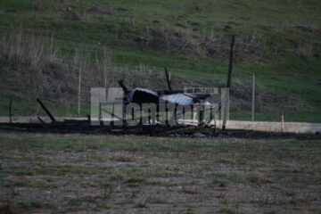 Baraca pe care afaceristul a ridicat-o pentru a depozita materiale de construcții sau alte unelte, incendiată