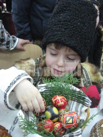 Ne-a prezentat simbolurile de pe oua