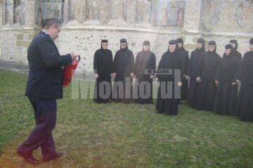 Demonstrații practice pentru folosirea stingătoarelor de incendii