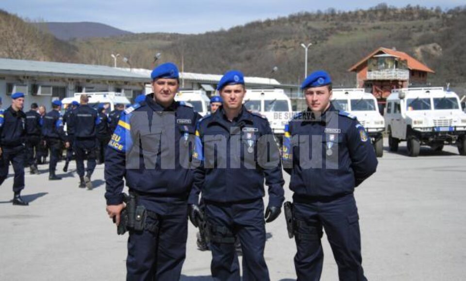 Distincții: Medalii de recunoștință pentru jandarmii suceveni plecați în Kosovo