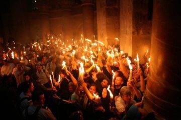 Focul Sfânt este cea mai evidentă dintre minunile creștine care se petrec în Biserica Ortodoxă. Foto: MEDIAFAX